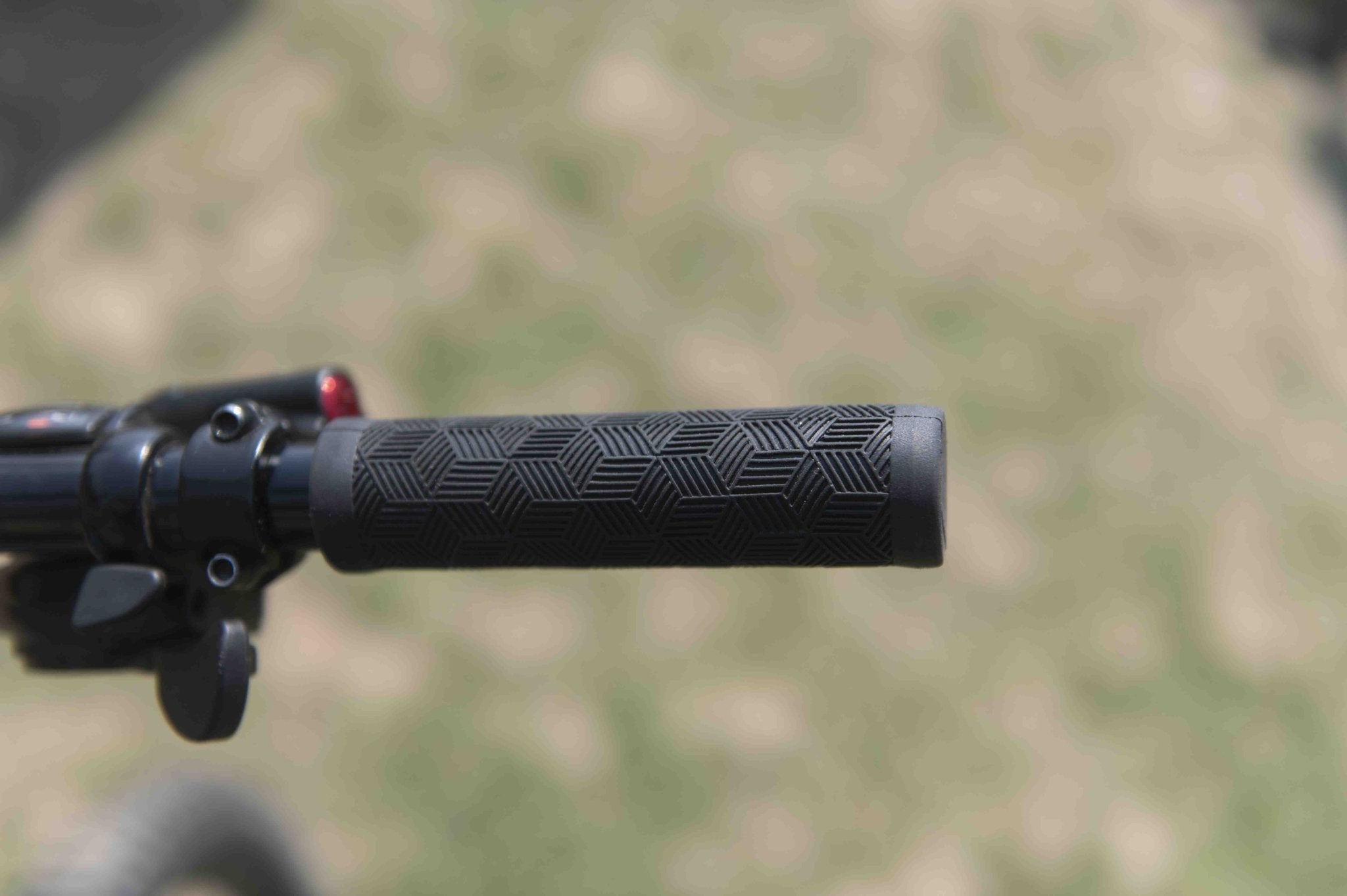 Proride Premium Soft Rubber Grips / Black,Rubber MTB Grips with Reach Compliance - Black - image 2
